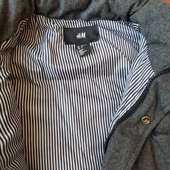 H & M PADDED SNAP CLOSE  VEST WITH POCKETS SIZE LARGE - Picture 3 of 7